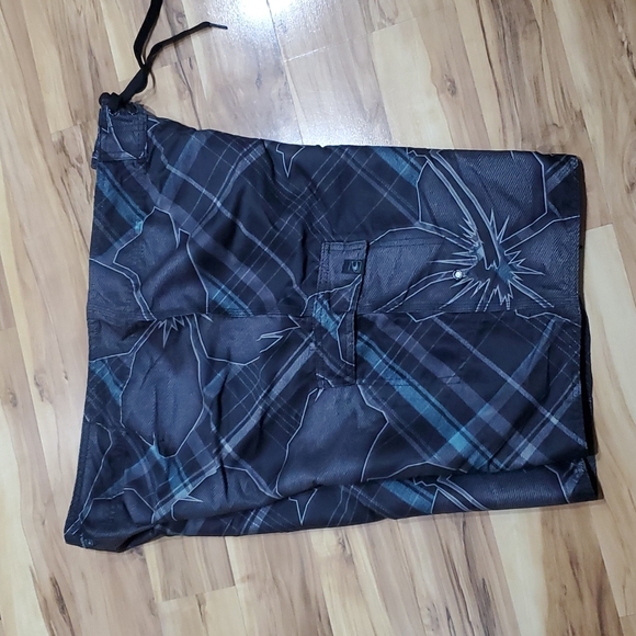 O'Niell men's tropical boardshorts - Picture 3 of 10